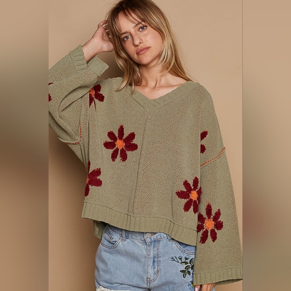 POL Olive V-Neck Floral Pattern Chenille Sweater - Picture 2 of 4